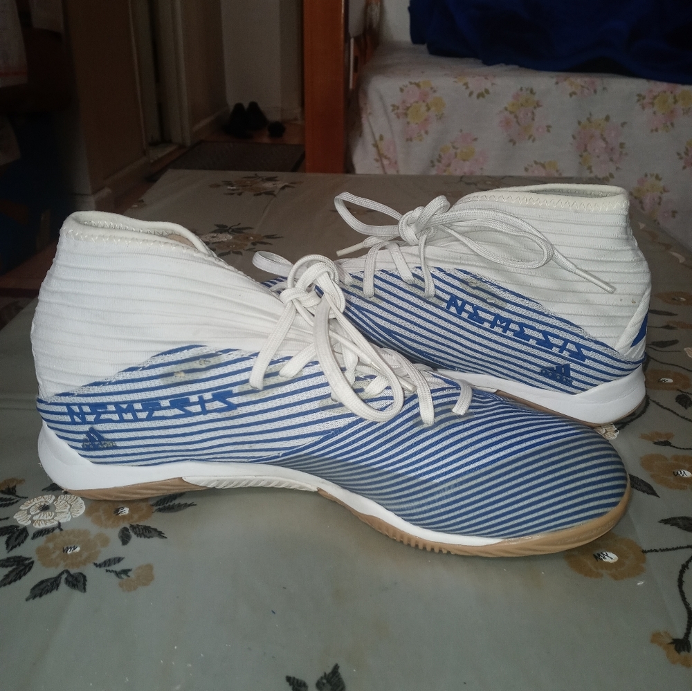 indoor soccer shoes nemeziz